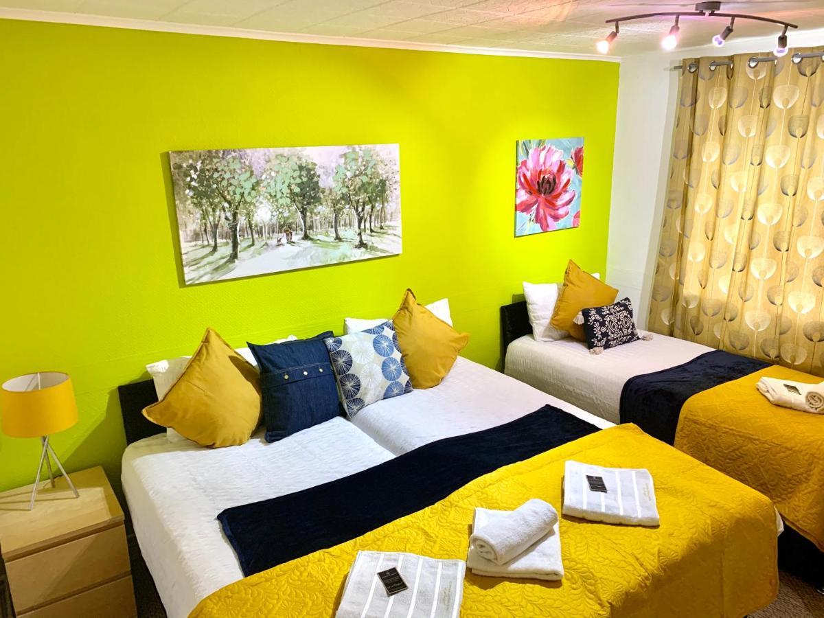 Spacious Excel 2 Bedrooms, Separate Reception, Kitchen, Full