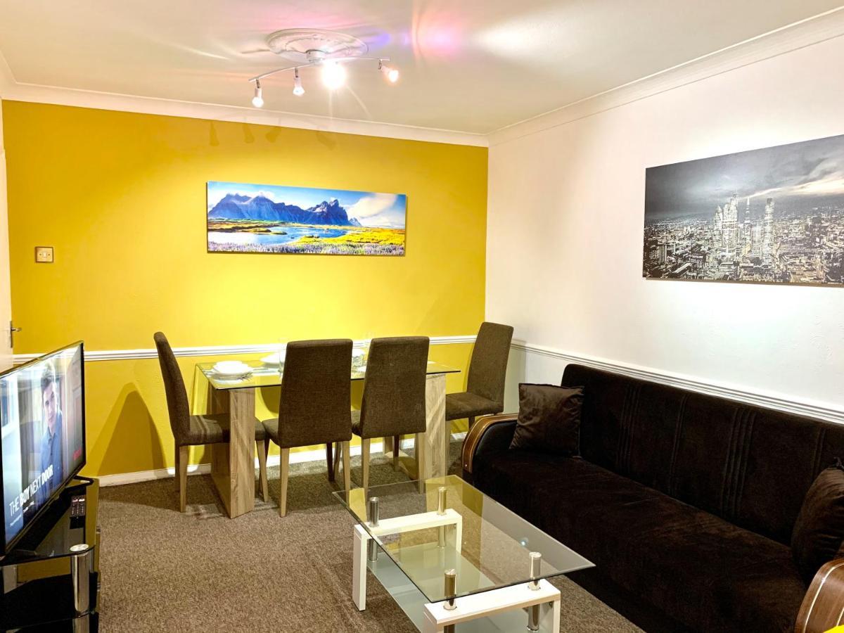 Appartement Spacious Excel 2 Bedrooms, Separate Reception, Kitchen, Full