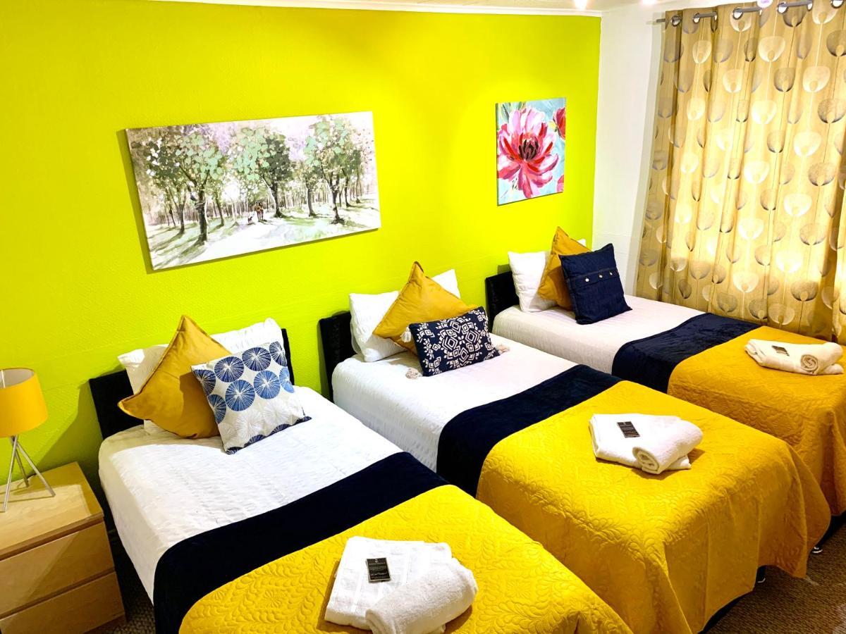 Spacious Excel 2 Bedrooms, Separate Reception, Kitchen, Full Londen