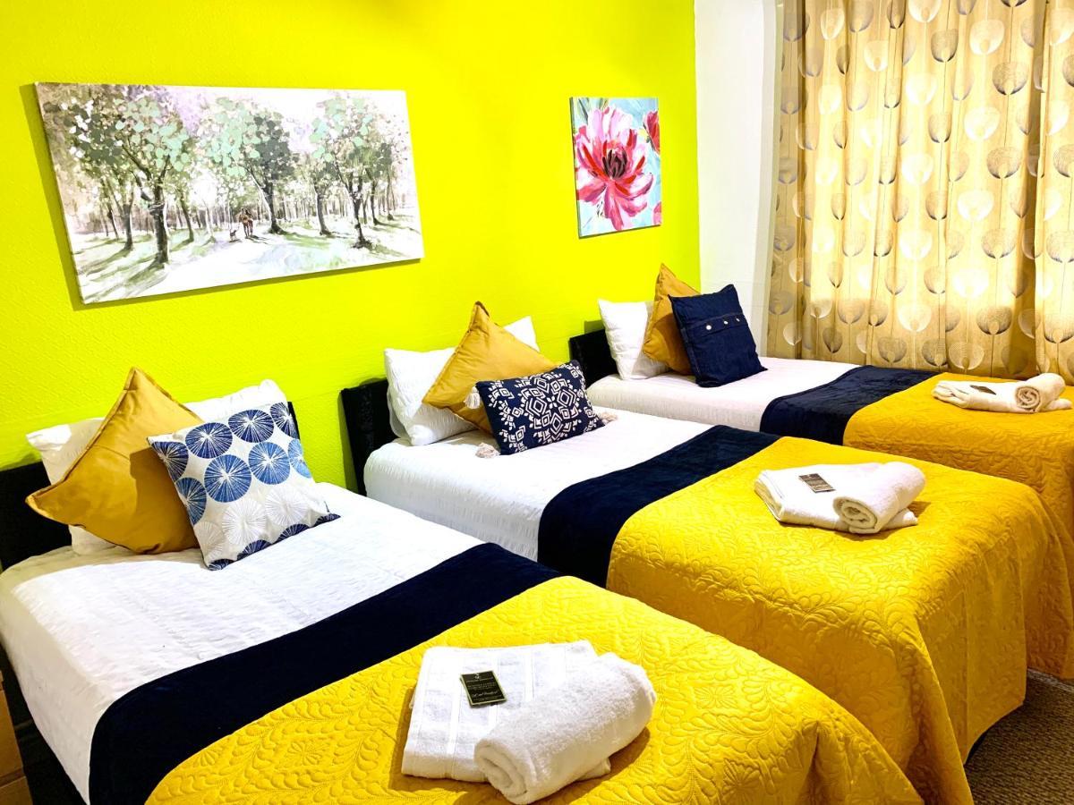Spacious Excel 2 Bedrooms, Separate Reception, Kitchen, Full Appartement Londen