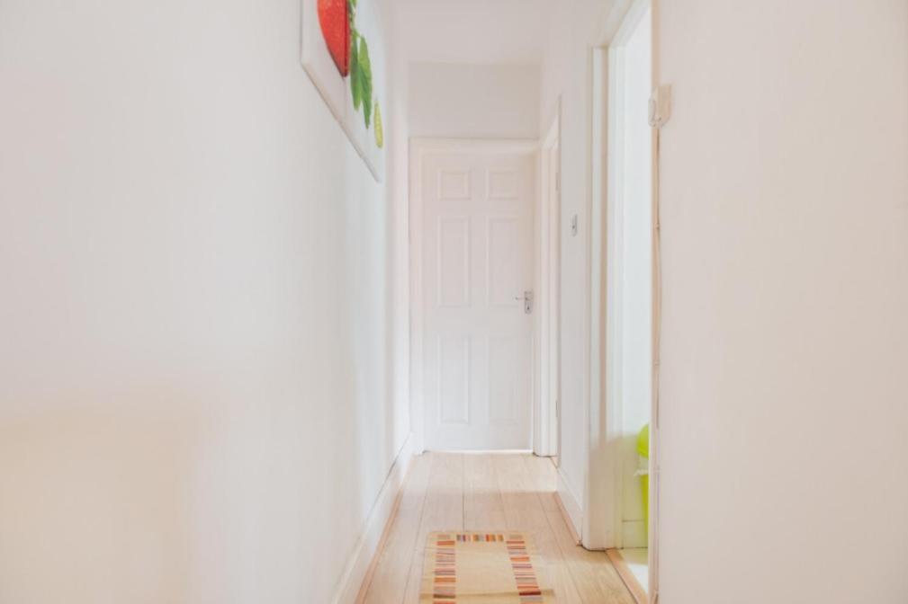 03 Bedroom Apartment-self Check In * London