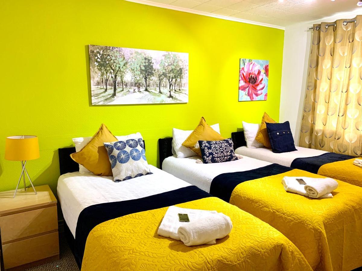 Excel 2 Bedrooms, Reception, Spacious Londres