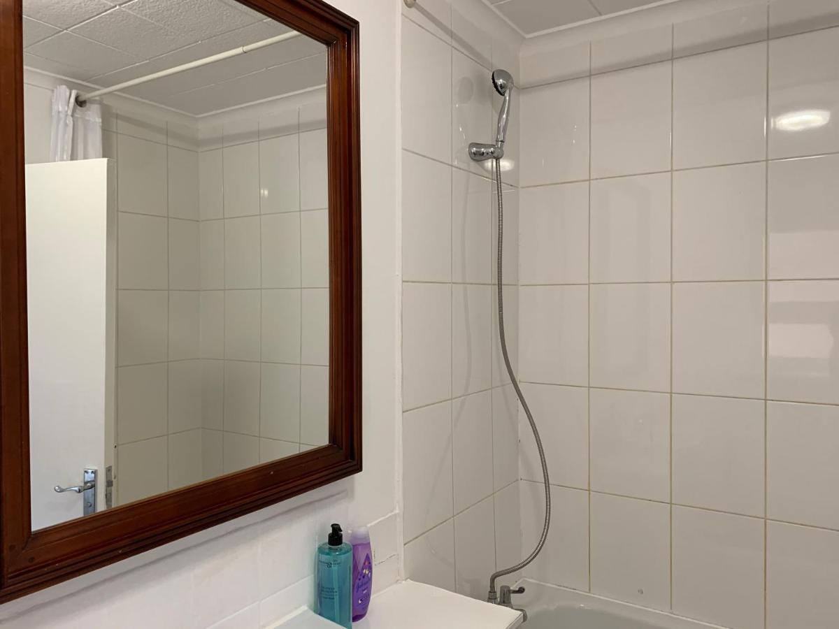 Excel 2 Bedrooms, Reception, Spacious Londres