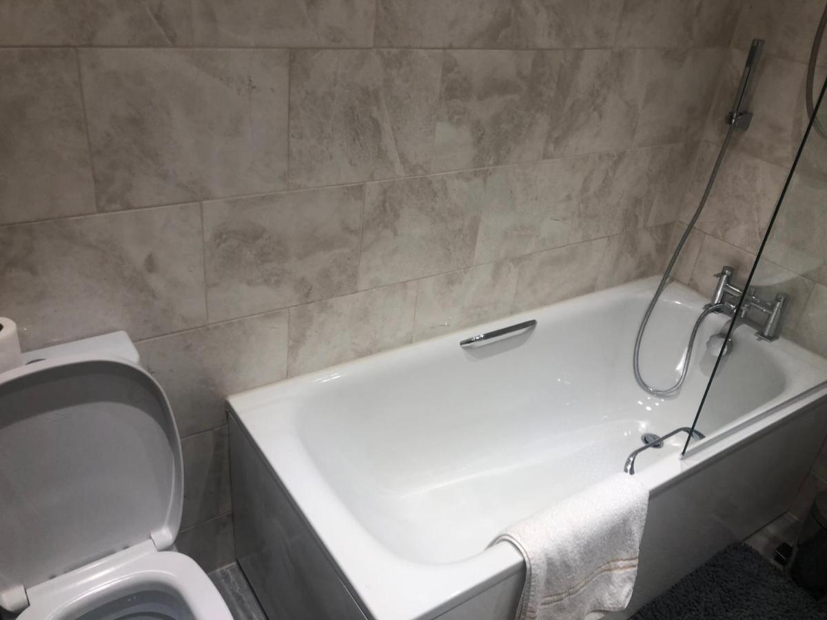Newly Refurbished 2 Bedroom In The Heart Of Greenwich Appartement Londen