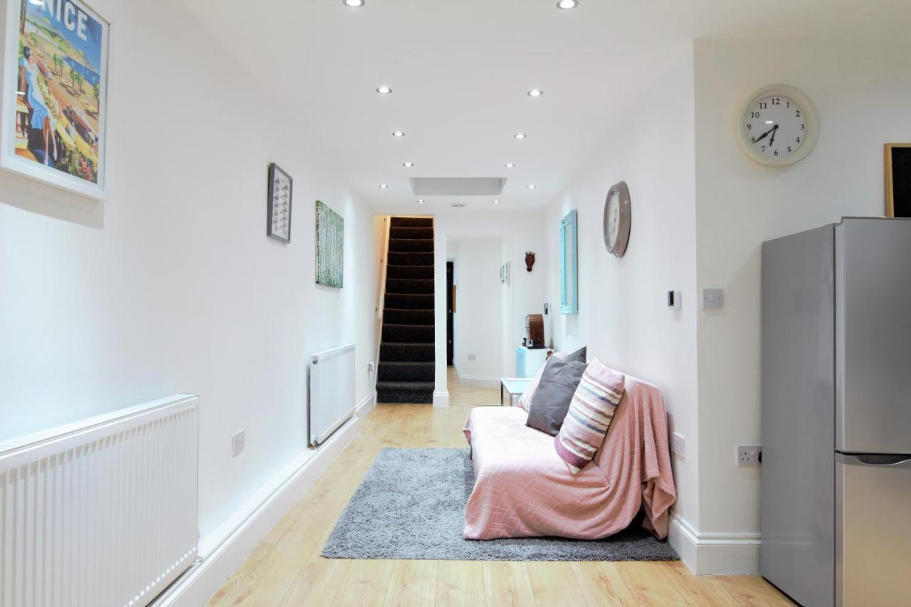 Newly Refurbished 2 Bedroom In The Heart Of Greenwich * Londen