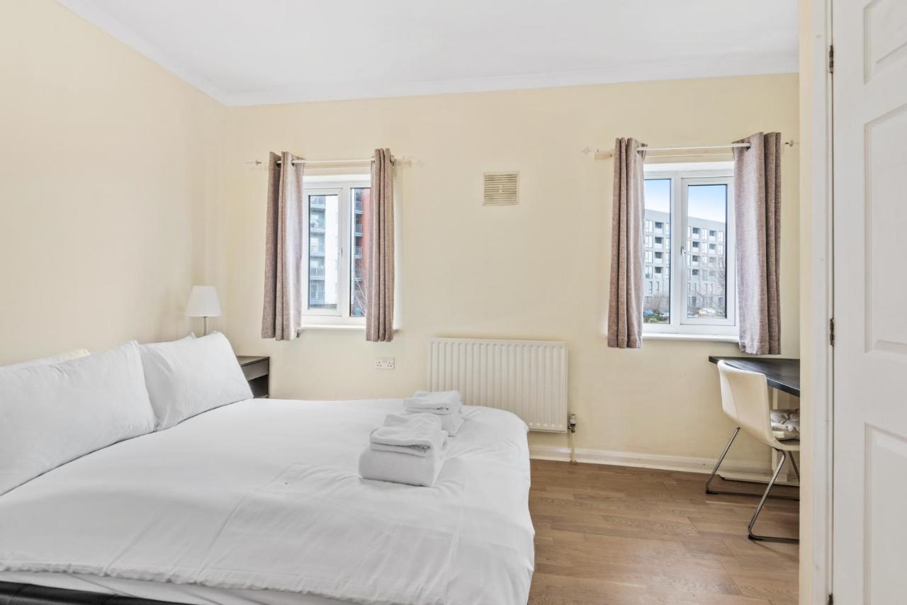 Super 2 Bedroom House Near Canary Wharf, O2 Arena & Excel For 5 People Holiday home *