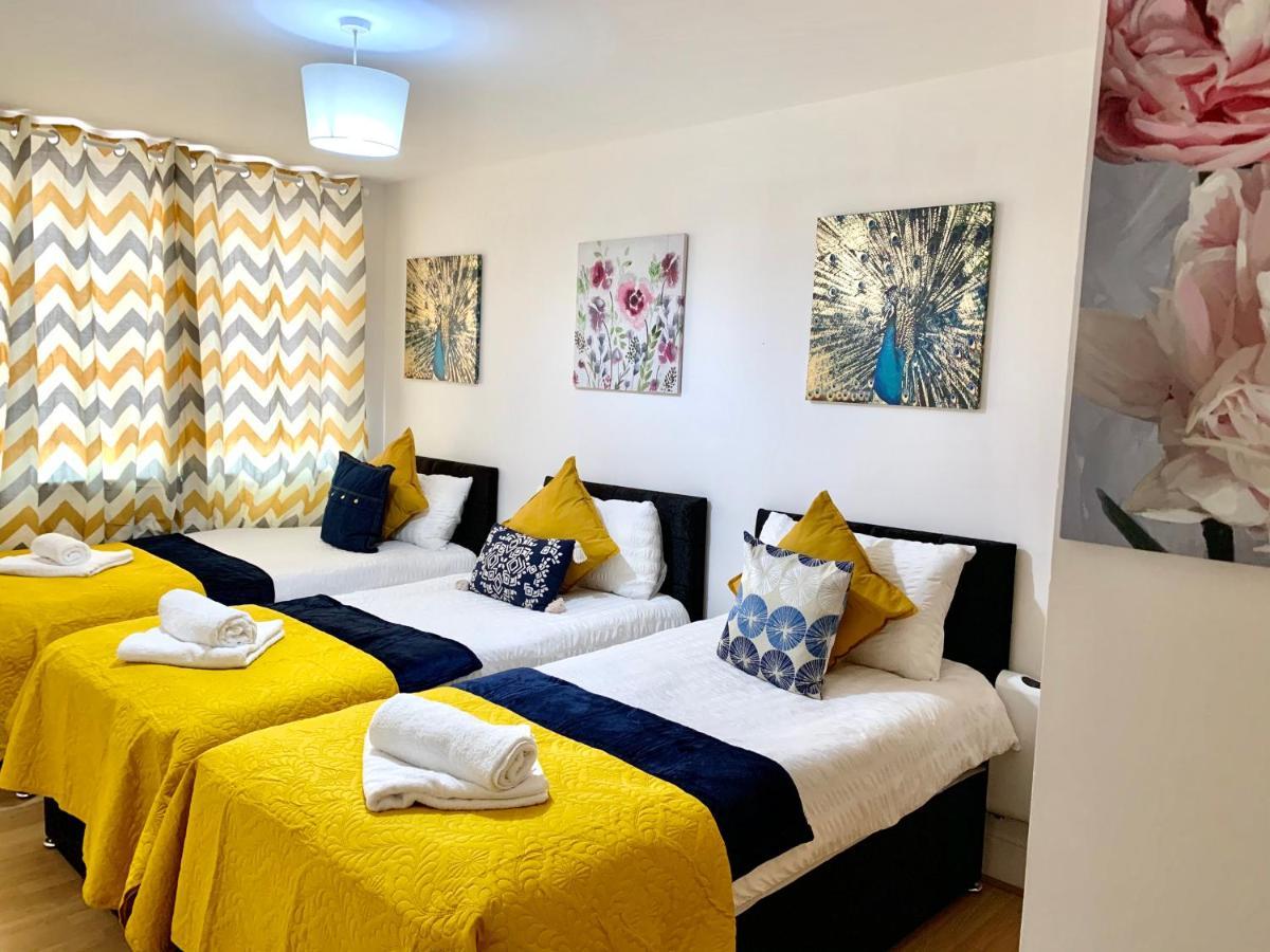 2 Bedrooms, Seperate Recption, Full Kitchen, Free Parking Appartement Londen