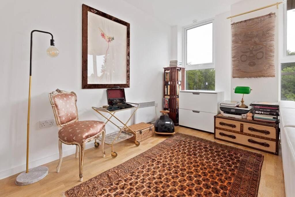 Stunning 1 Bed Canal View - Bethnal Green - * London