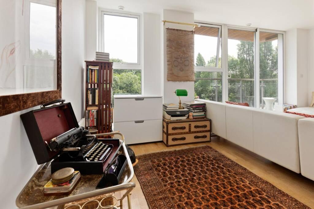 Stunning 1 Bed Canal View - Bethnal Green - * London