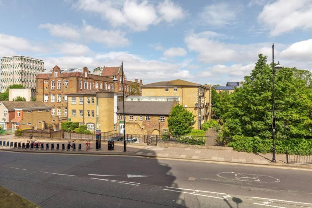 Stunning 1 Bed Canal View - Bethnal Green - London