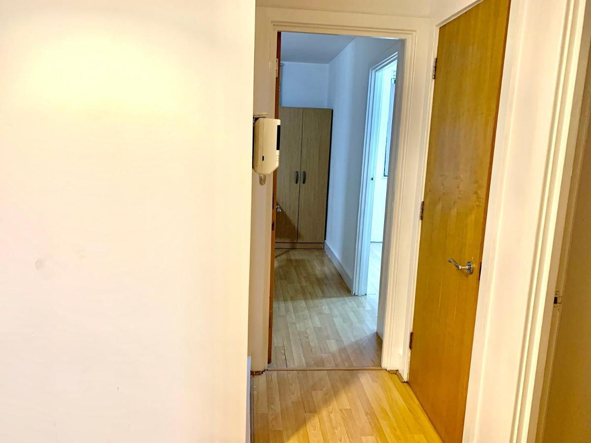 2 Bedrooms, Seperate Recption, Full Kitchen, Free Parking Appartement *