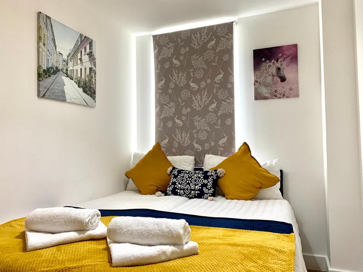 2 Bedrooms, Seperate Recption, Full Kitchen, Free Parking Appartement Londen