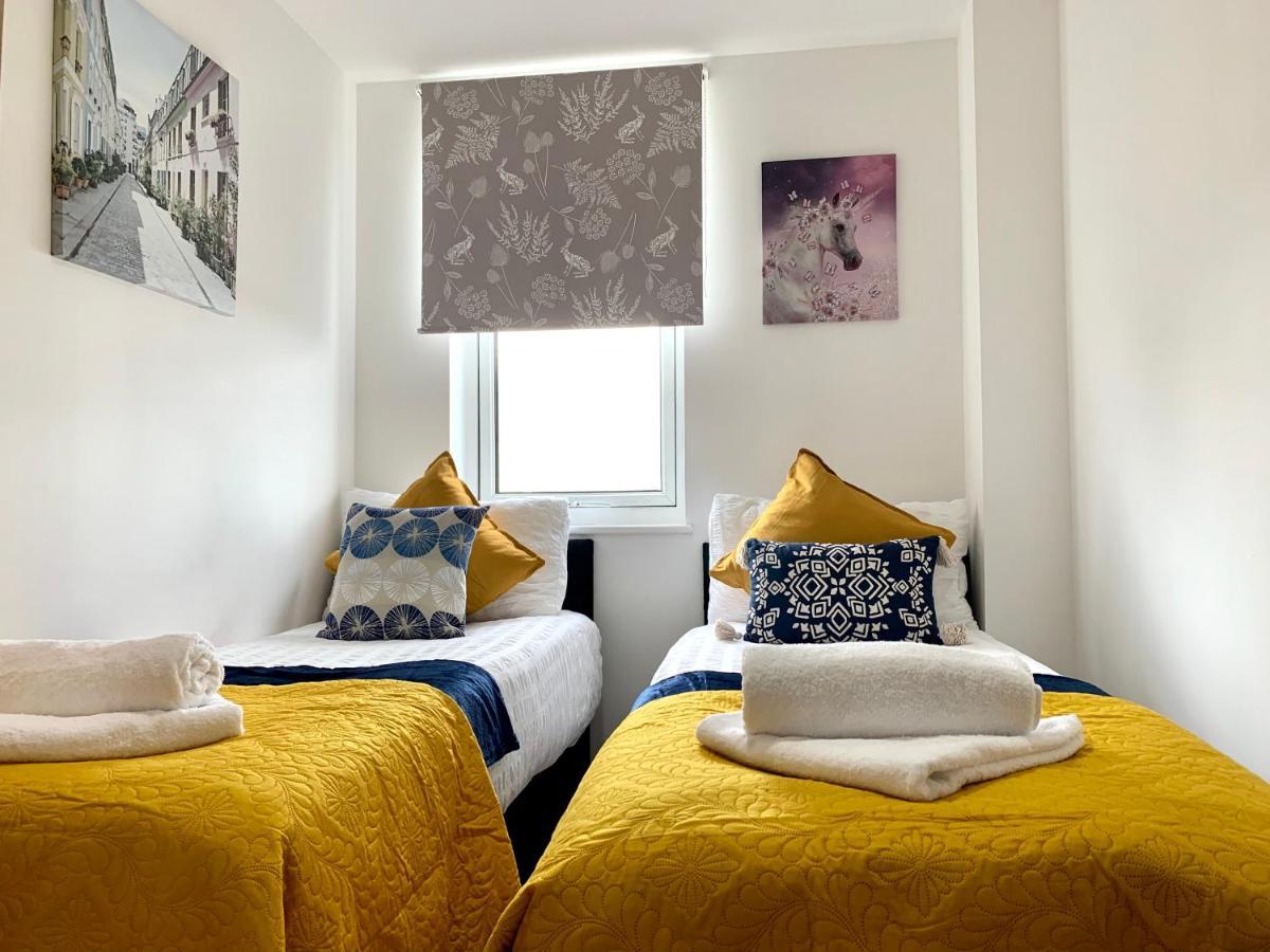 Appartement 2 Bedrooms, Seperate Recption, Full Kitchen, Free Parking