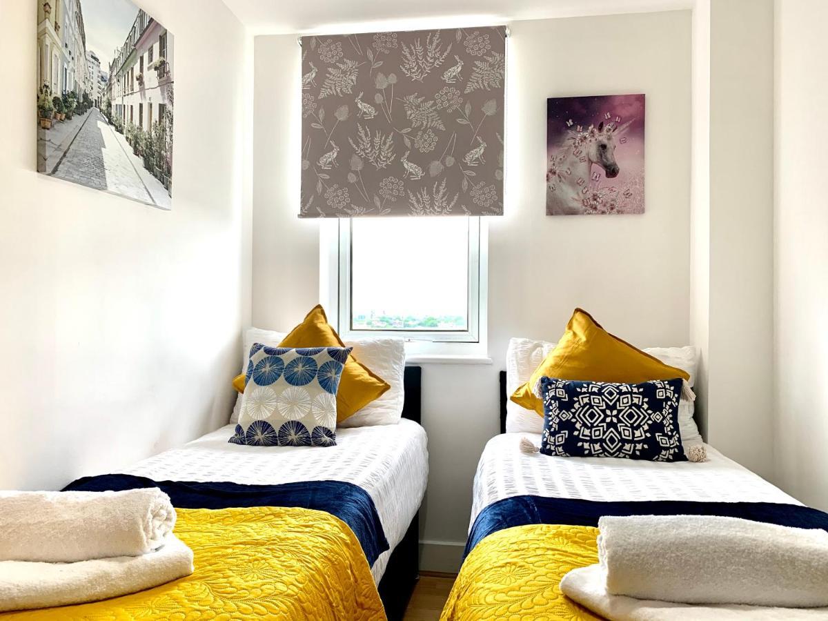 2 Bedrooms, Seperate Recption, Full Kitchen, Free Parking Londen