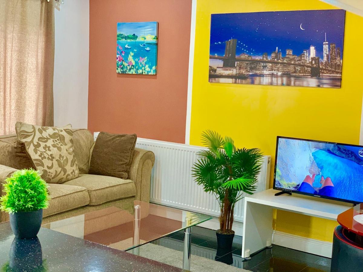 Lejlighed 4 Bedrooms, 3 Baths, Full Kitchen And Lounge, Garden, Free Parking London