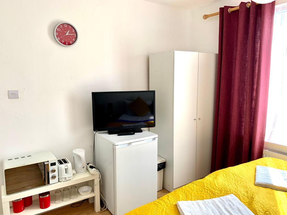 Lejlighed 4 Bedrooms, 3 Baths, Full Kitchen And Lounge, Garden, Free Parking *