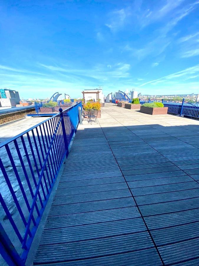 Appartement 2 Bedrooms, Seperate Recption, Full Kitchen, Free Parking