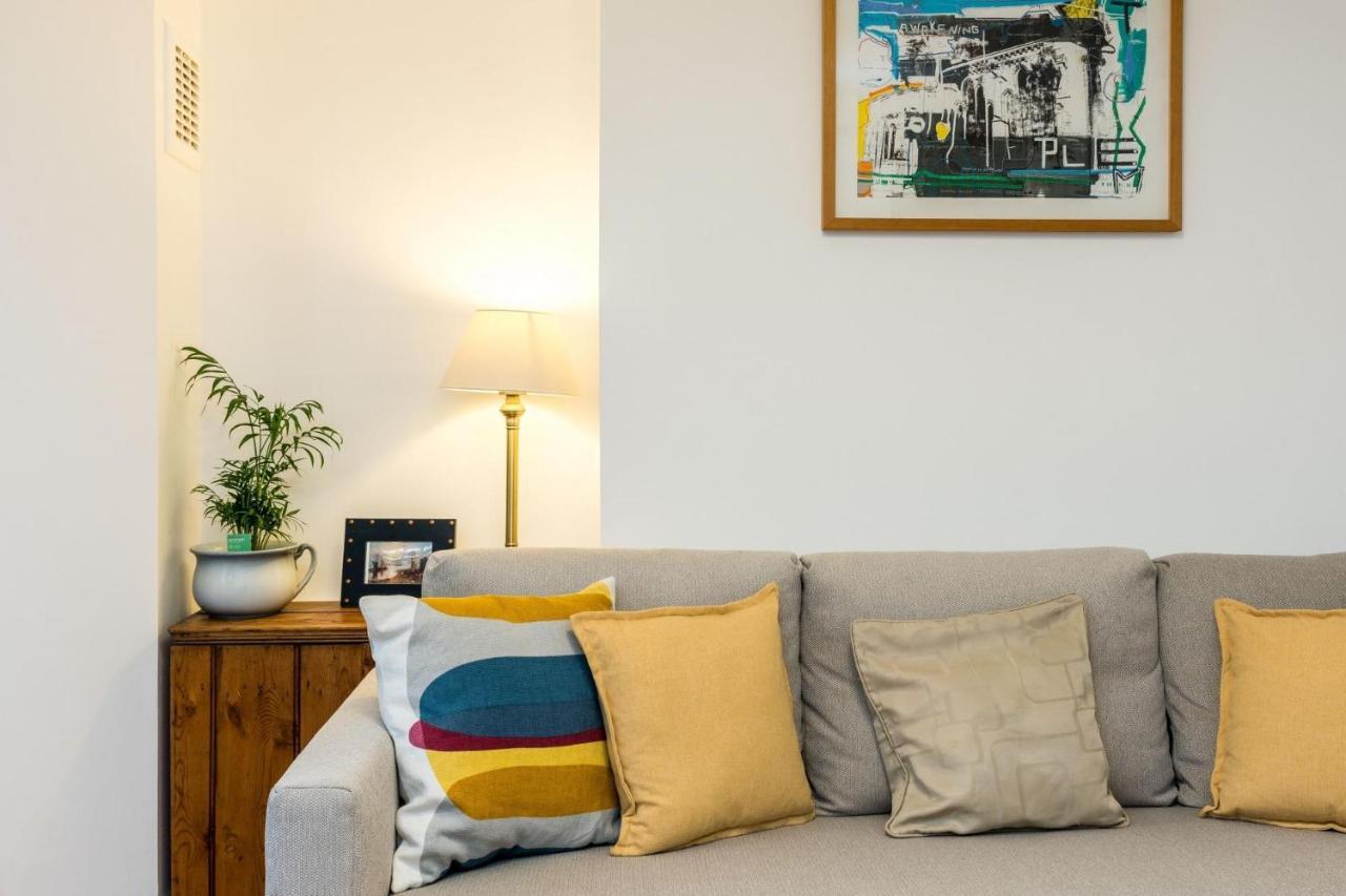 New Stylish 1 Bedroom Flat With Garden Apartment *