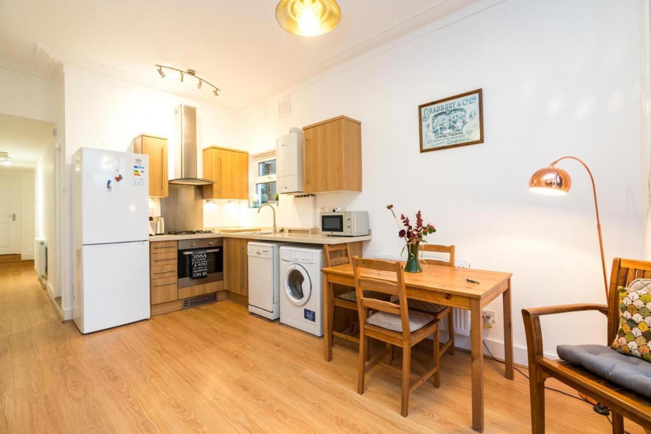 New Stylish 1 Bedroom Flat With Garden *