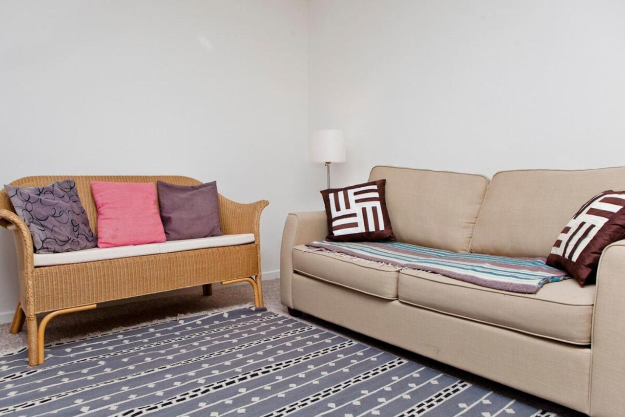 Warm East Sleeps 4 Londra