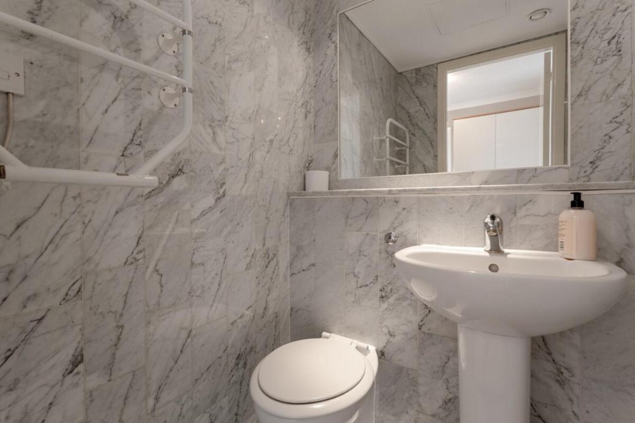 Bright Modern One-bed With Stunning View Of Thames Appartamento