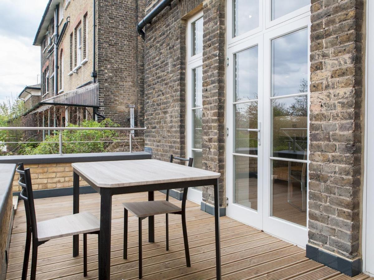 Pass The Keys - Spacious Flat With Private Sun Terrace In South East Apartment London