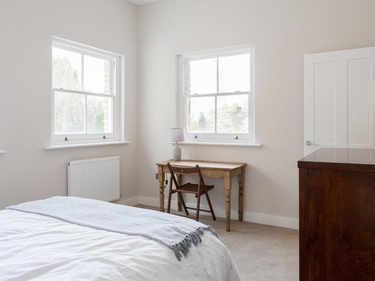 Pass The Keys - Spacious Flat With Private Sun Terrace In South East Apartment London