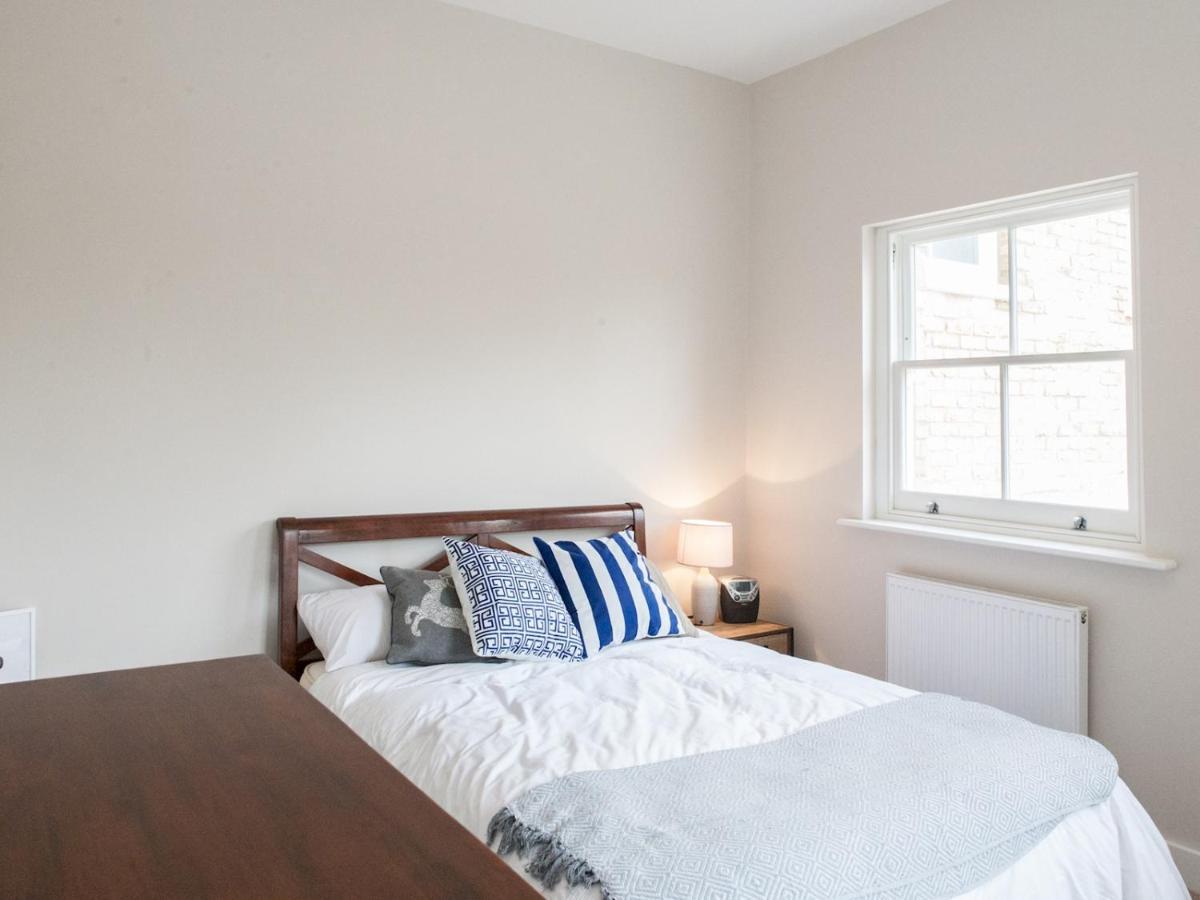 Pass The Keys - Spacious Flat With Private Sun Terrace In South East Apartment