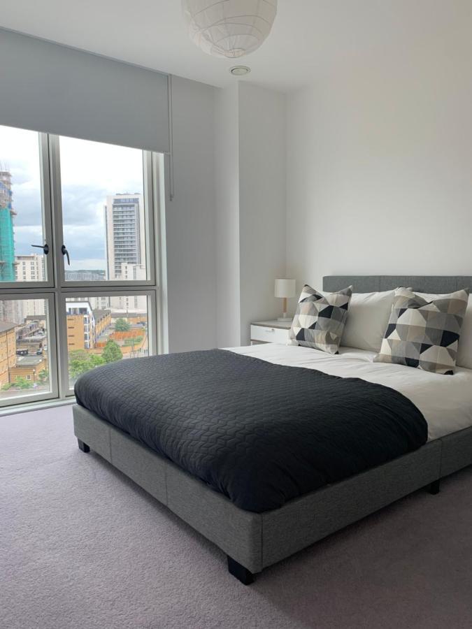 Blackwall Apartment *