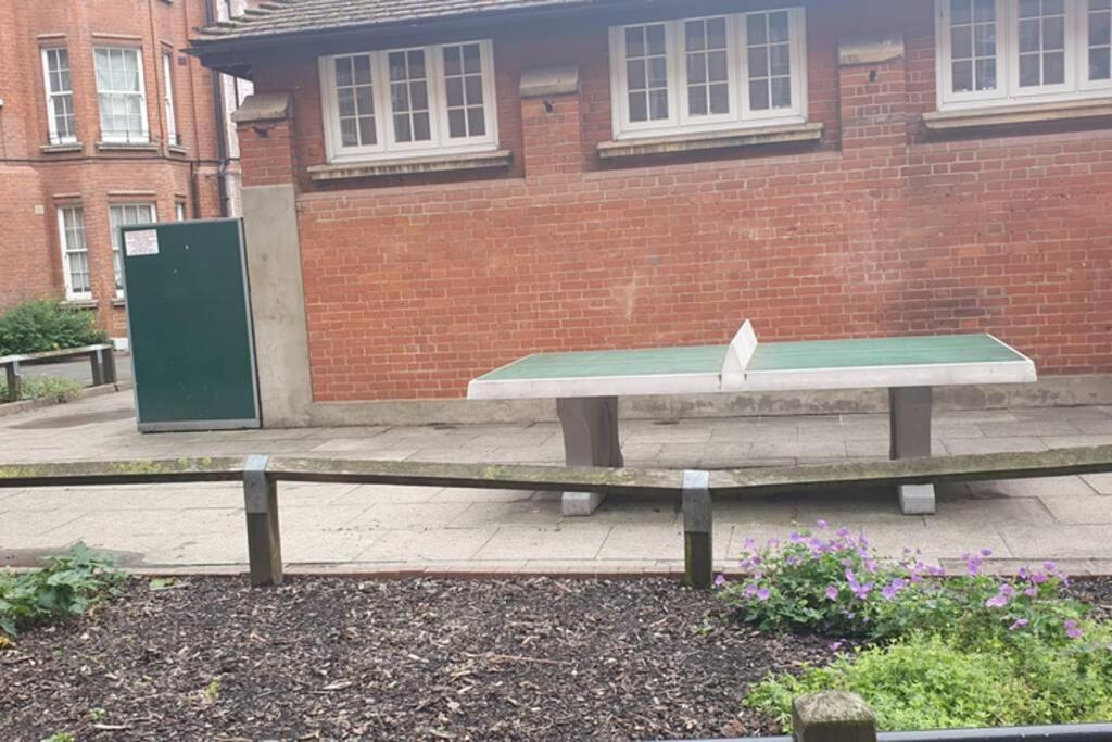 1 Bedroom *zone 1* Elephant And Castle * London