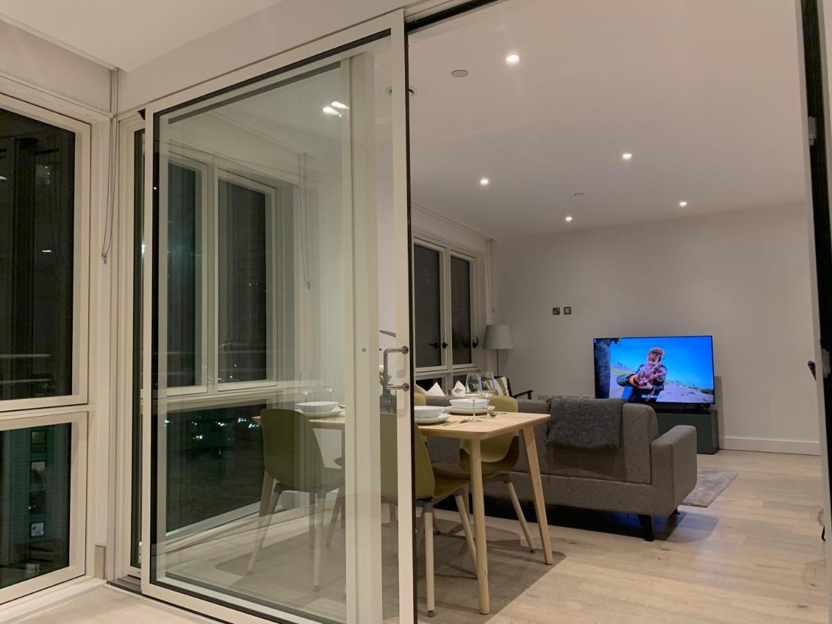 Blackwall Apartment *