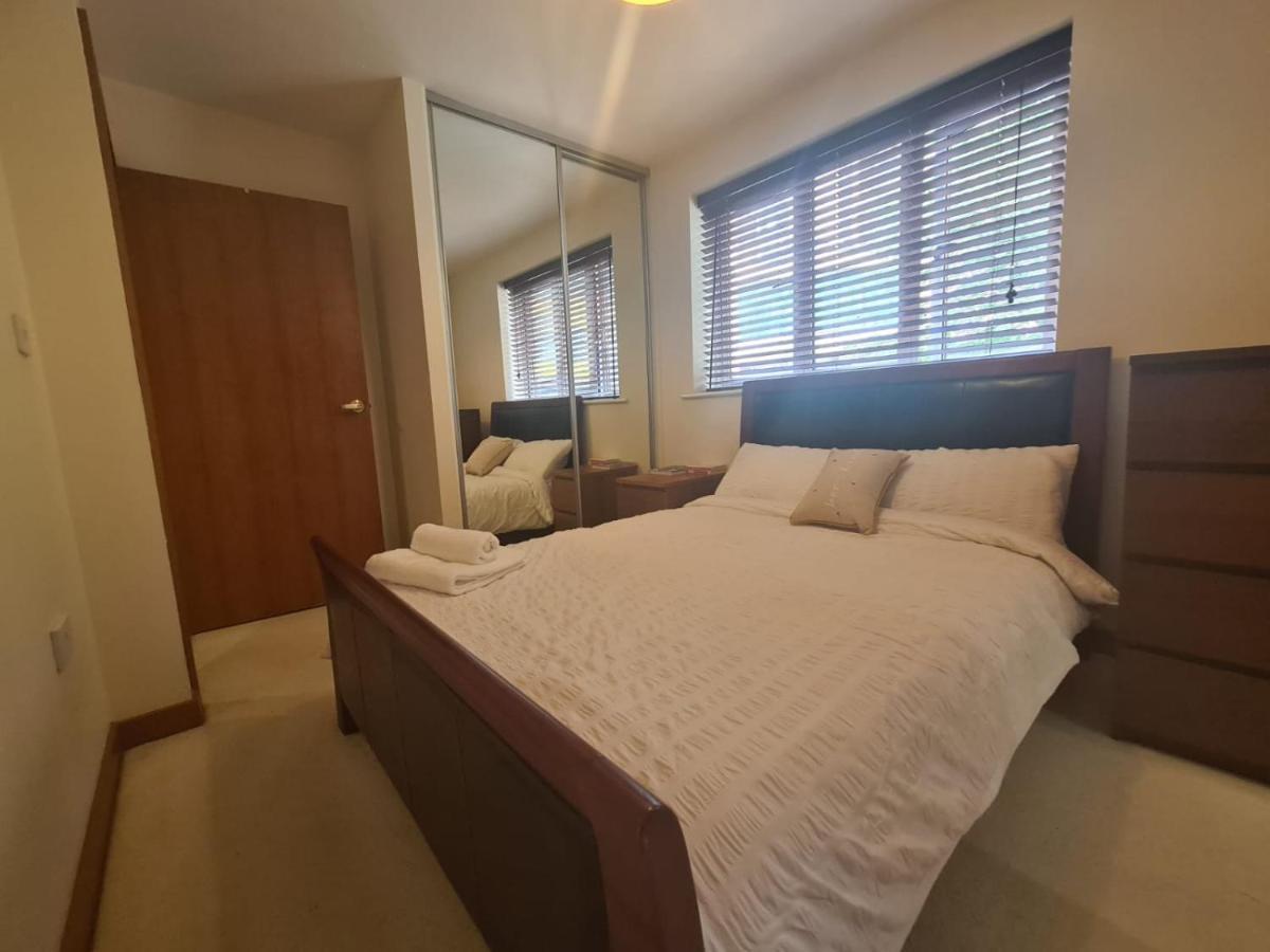 Red Naxela Canary Wharf Apartment