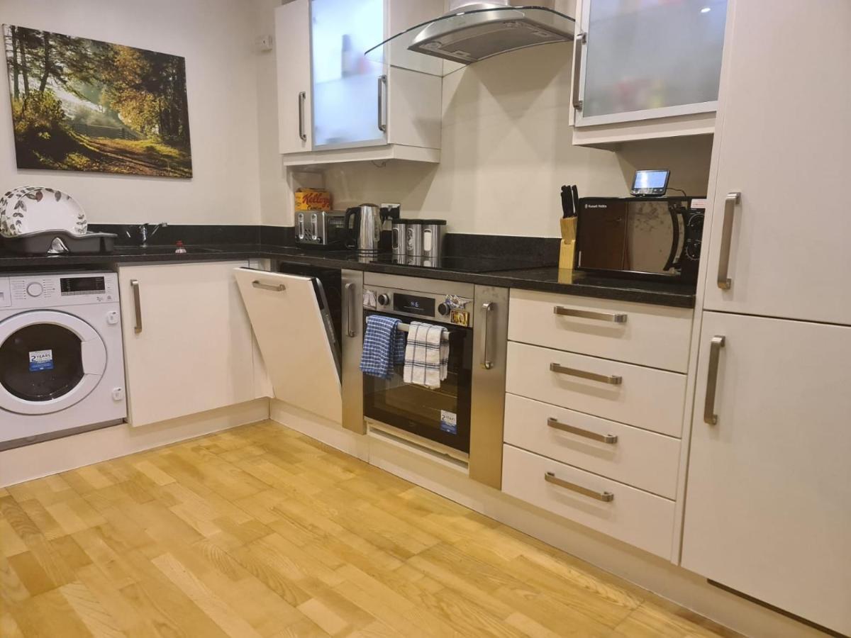 Red Naxela Canary Wharf Apartment London