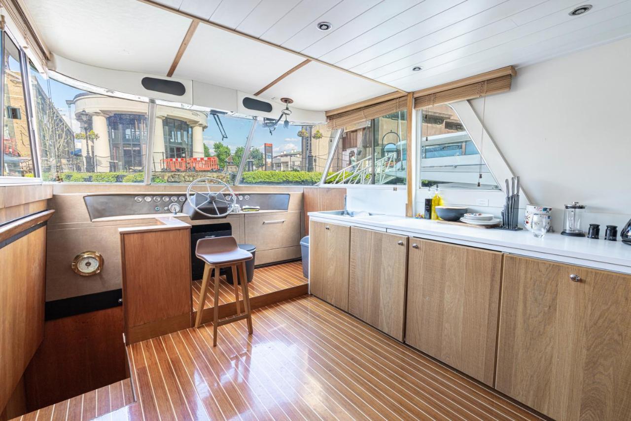Rustic 2-bed Houseboat On The River Thames, In East Leilighet *