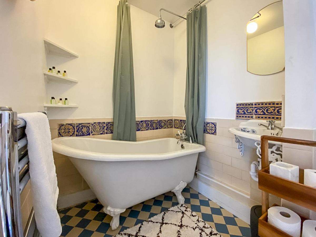 Pass The Keys Spacious 2bedroom Flat With Views In Bridge Lägenhet