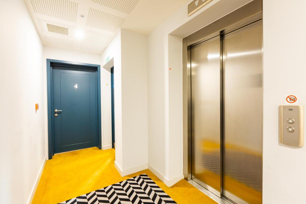 Austin David Royal Wharf Apartment