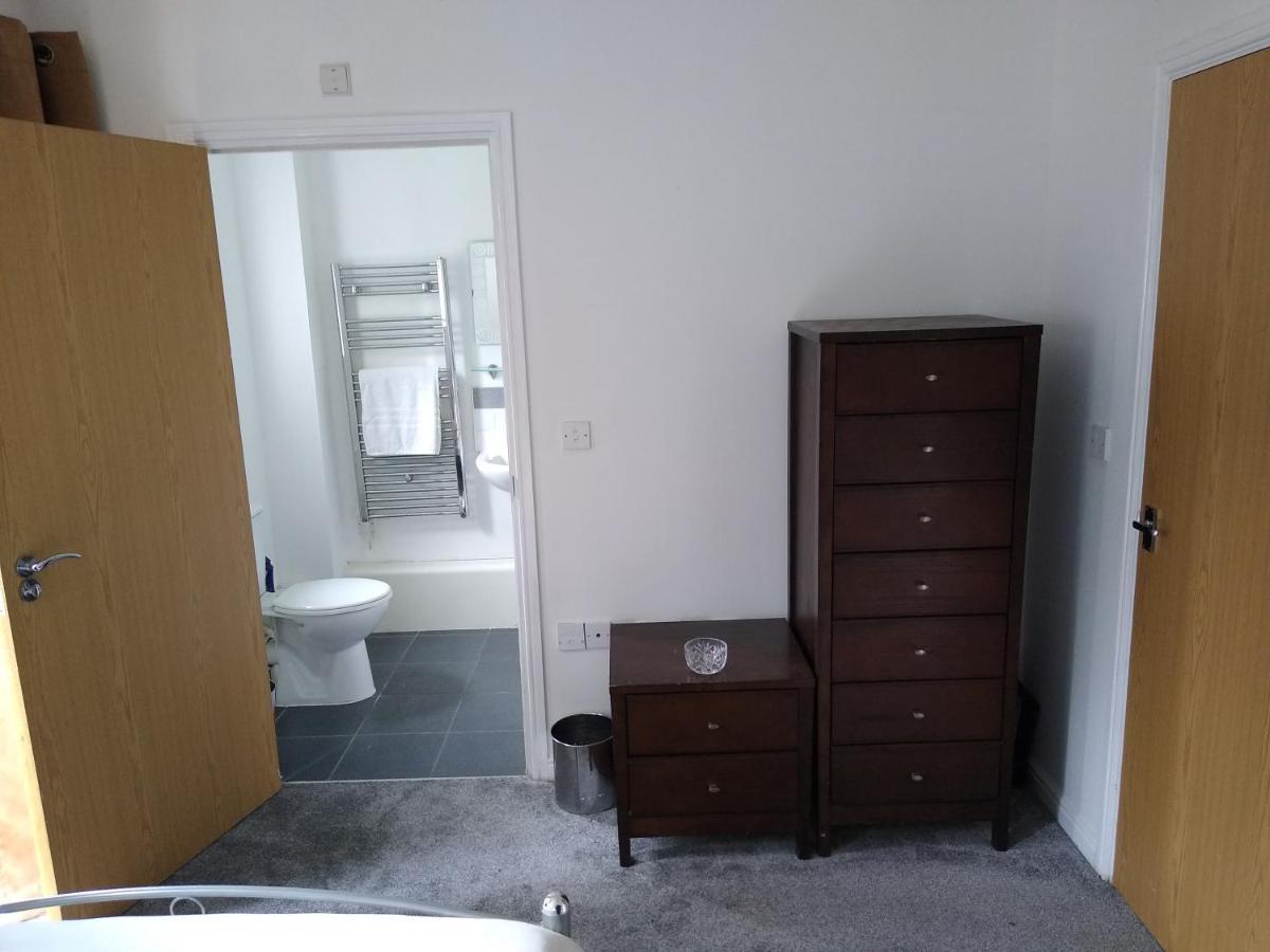 Stylish Private Double W/ensuite Accommodatie bij particulieren Londen