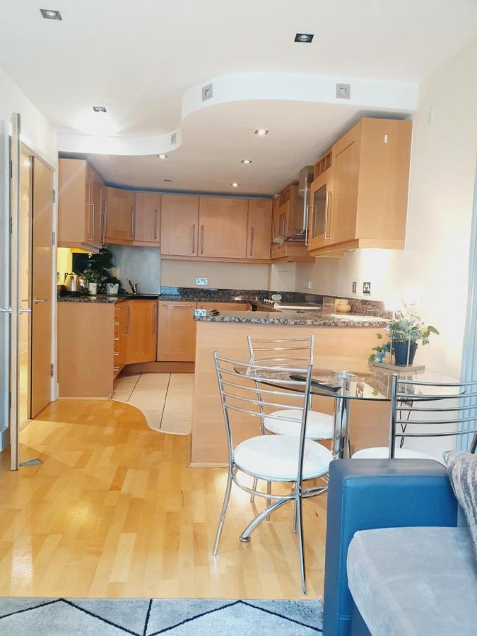 Canary Wharf, E14 9ne Apartment London