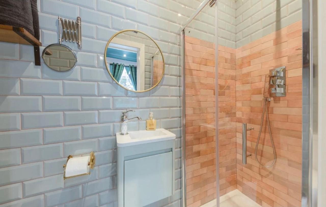 Jacuzzi-Cinema-Tower Bridge Holiday home London