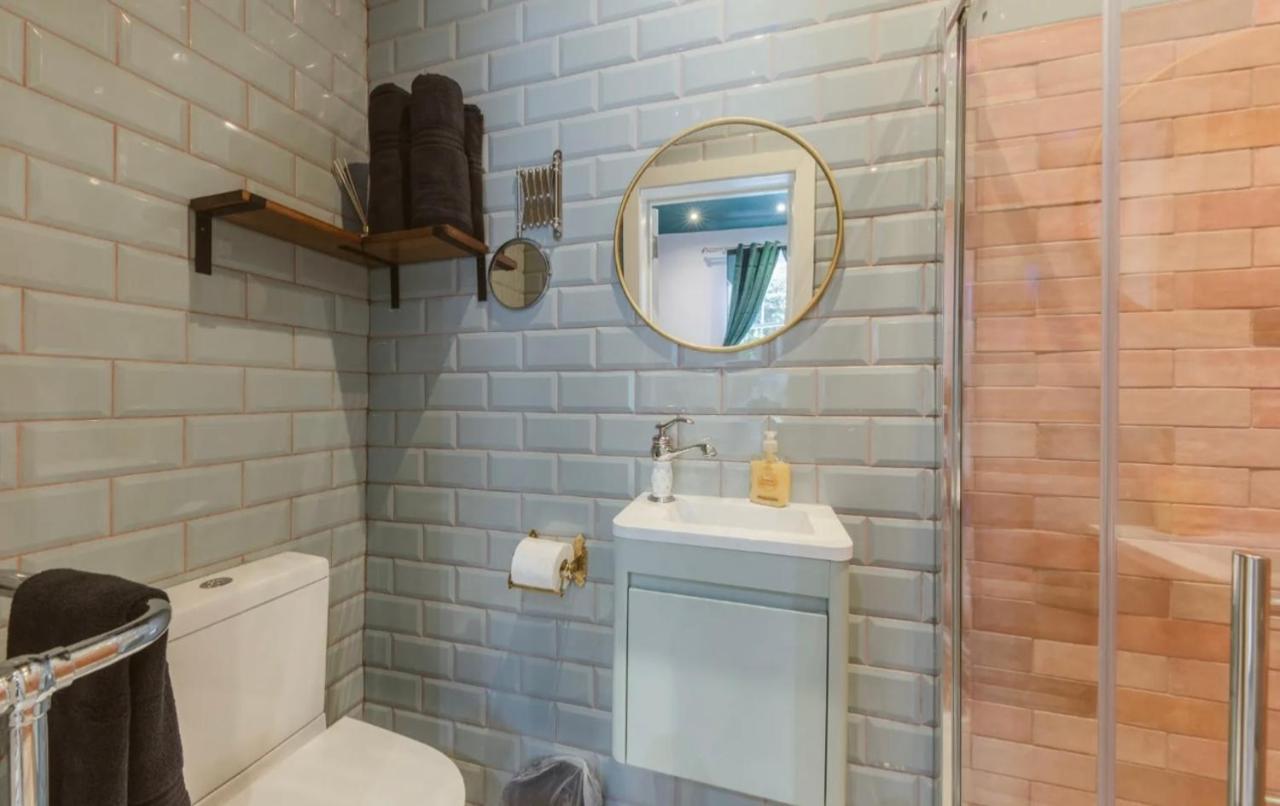 Jacuzzi-Cinema-Tower Bridge Holiday home London