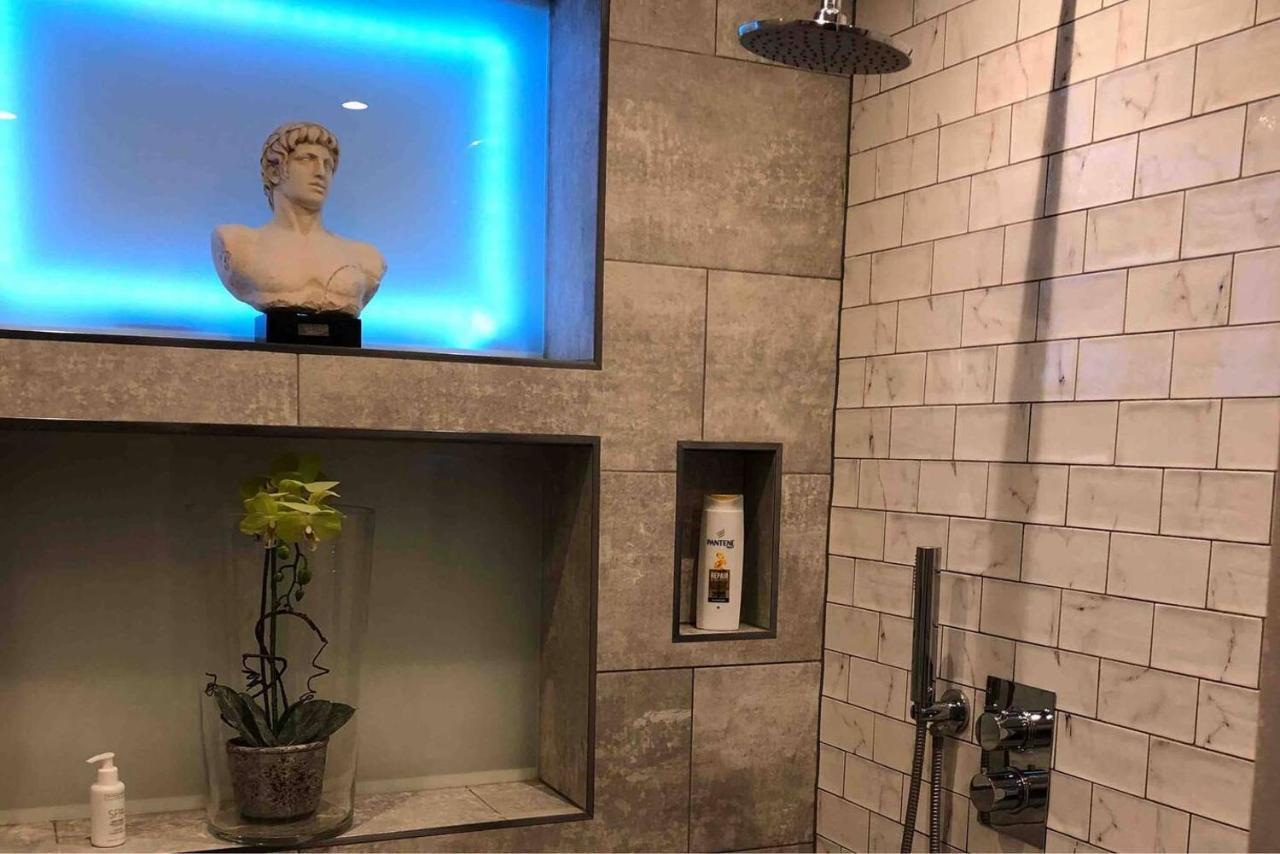 Remarkable Near Tower Bridge Apartment London