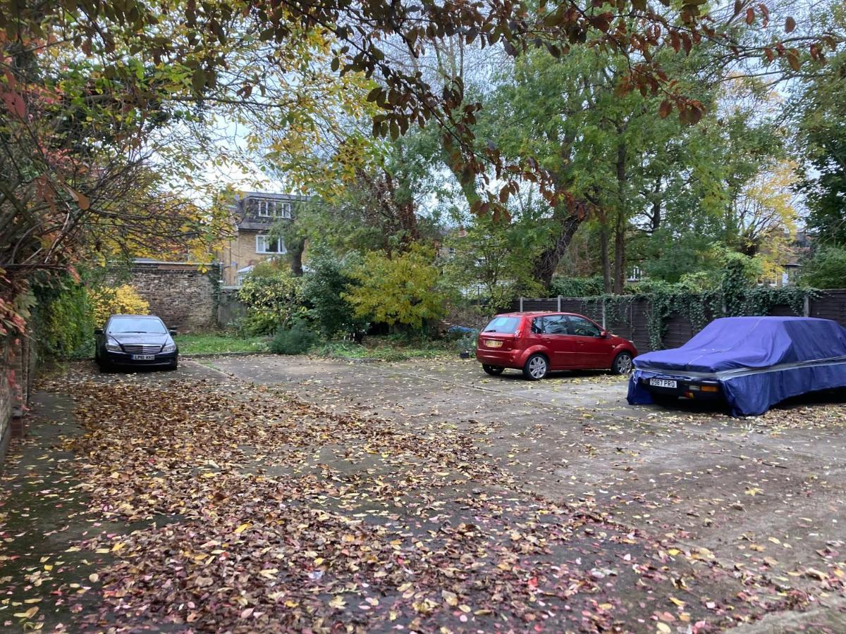Stunning Ground Floor Garden - Entire Apartment, Centrally Located, With Free Off Road Parking By Flat & Wiffi, Beautifully Secluded, 3 Mins From Amenities Appartement Londen