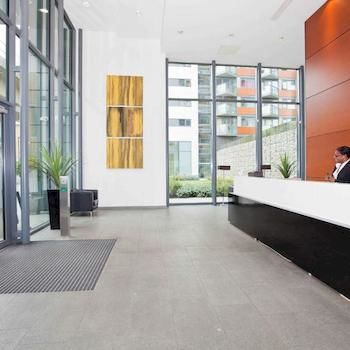 Luxury Apartment *