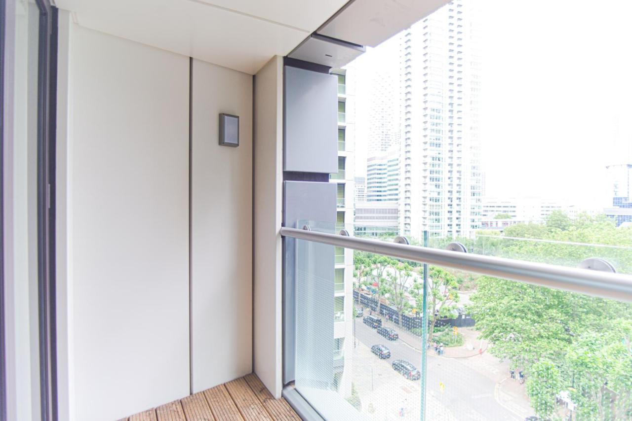 Stunning 1-bed In Lincoln Plaza Lejlighed London