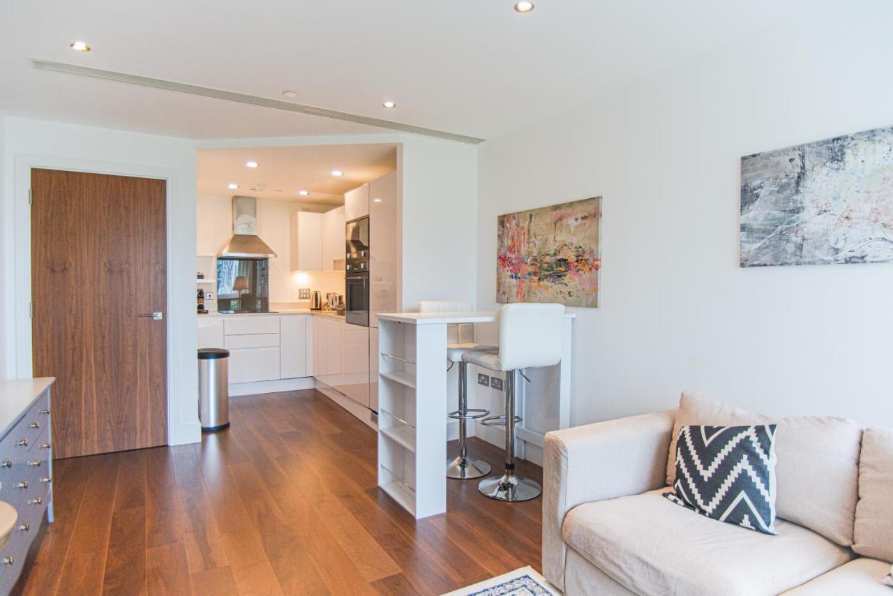 Stunning 1-bed In Lincoln Plaza Lejlighed London