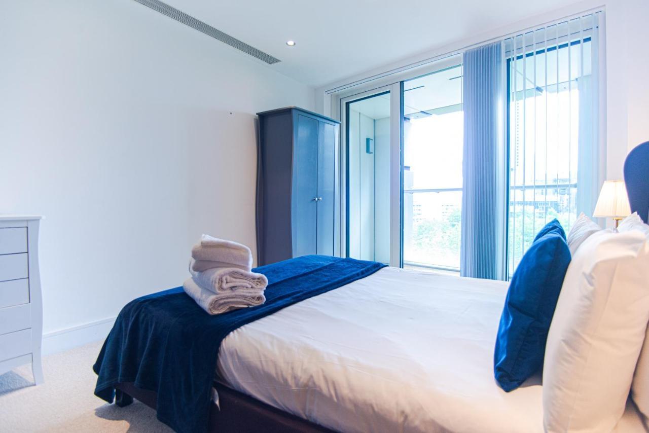 Stunning 1-bed In Lincoln Plaza Lejlighed London