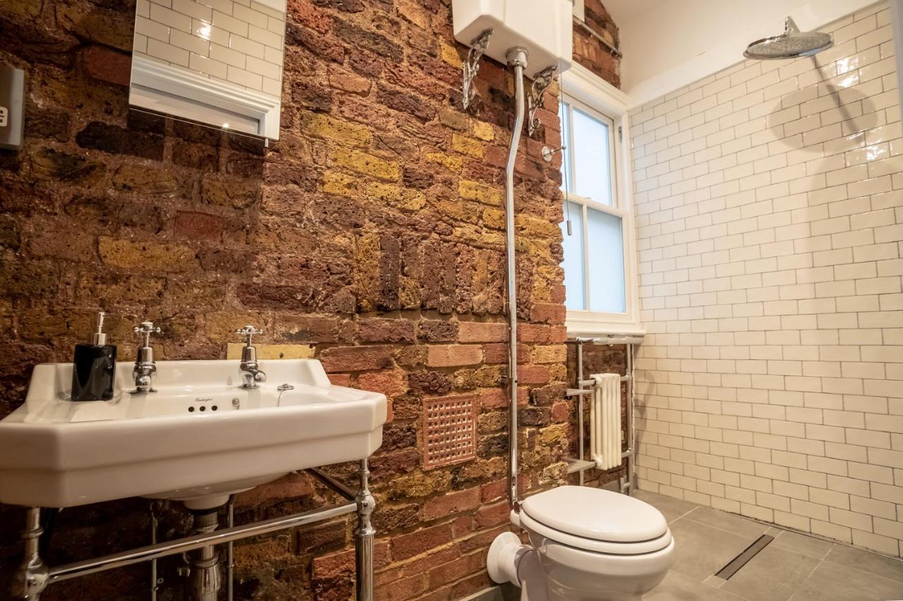 Appartement Deluxe Rustic Style Two Bedroom Bethnal - Yard View