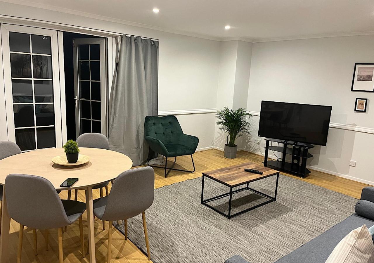 Lovely 2 Bedroom With Parking Space
