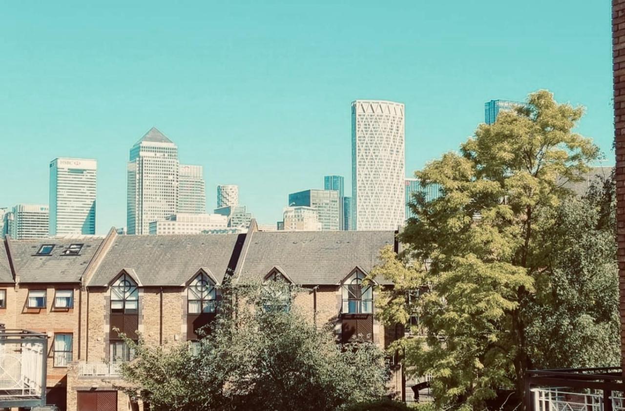 Lägenhet Lovely Room, Free Parking In Private Gated Place London