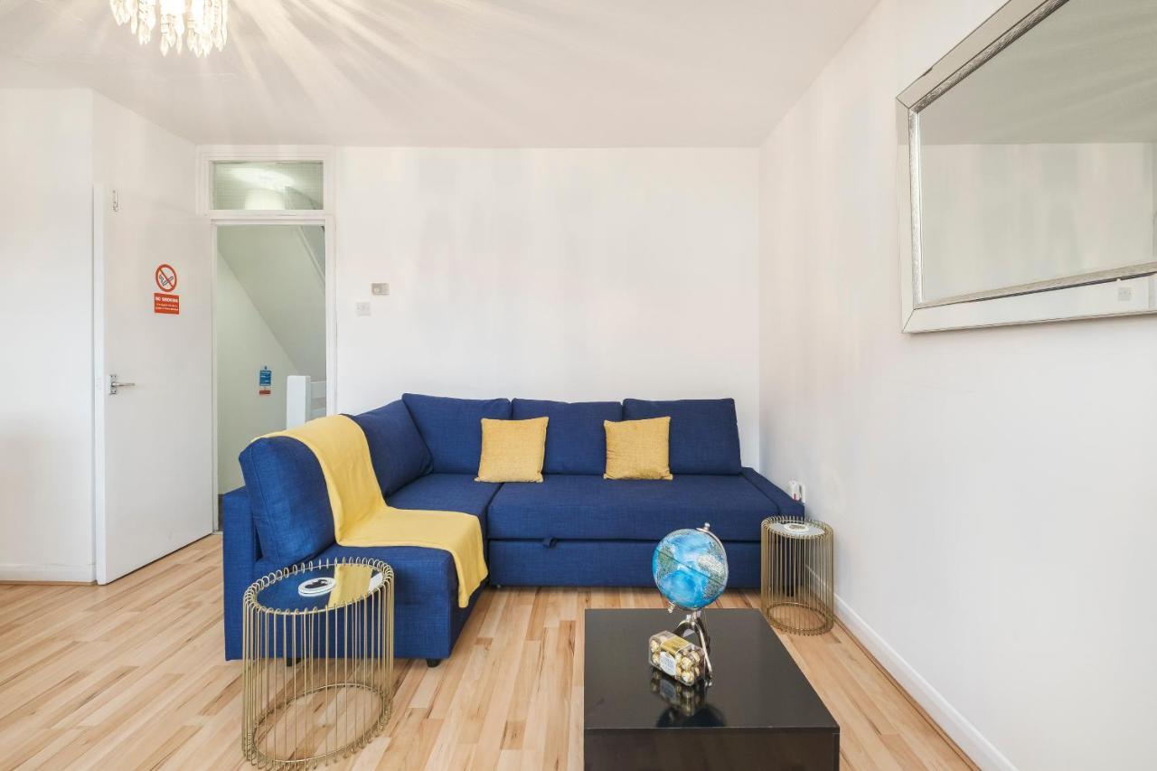 Spacious 3 Bed 1 Bath Hse W Guest Toilet W Parking Near Excel - E16 Lägenhet London